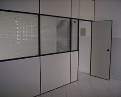 Divisórias eucatex com vidros na Vila Morse