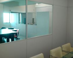 Divisória com vidro para sala de reunião