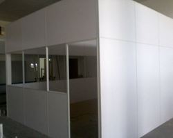 Instalação de divisórias com vidro no Alto de Pinheiros