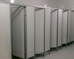 Divisórias de PVC para banheiros na Cidade Monções